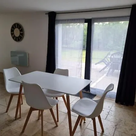 Casa de Férias Et Studio Avec Terrasse Au Calme